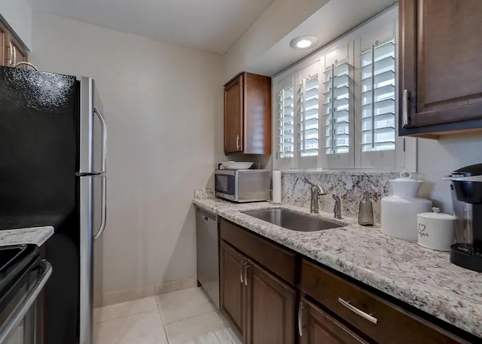 Apartment Beautiful Poolside Old Town *